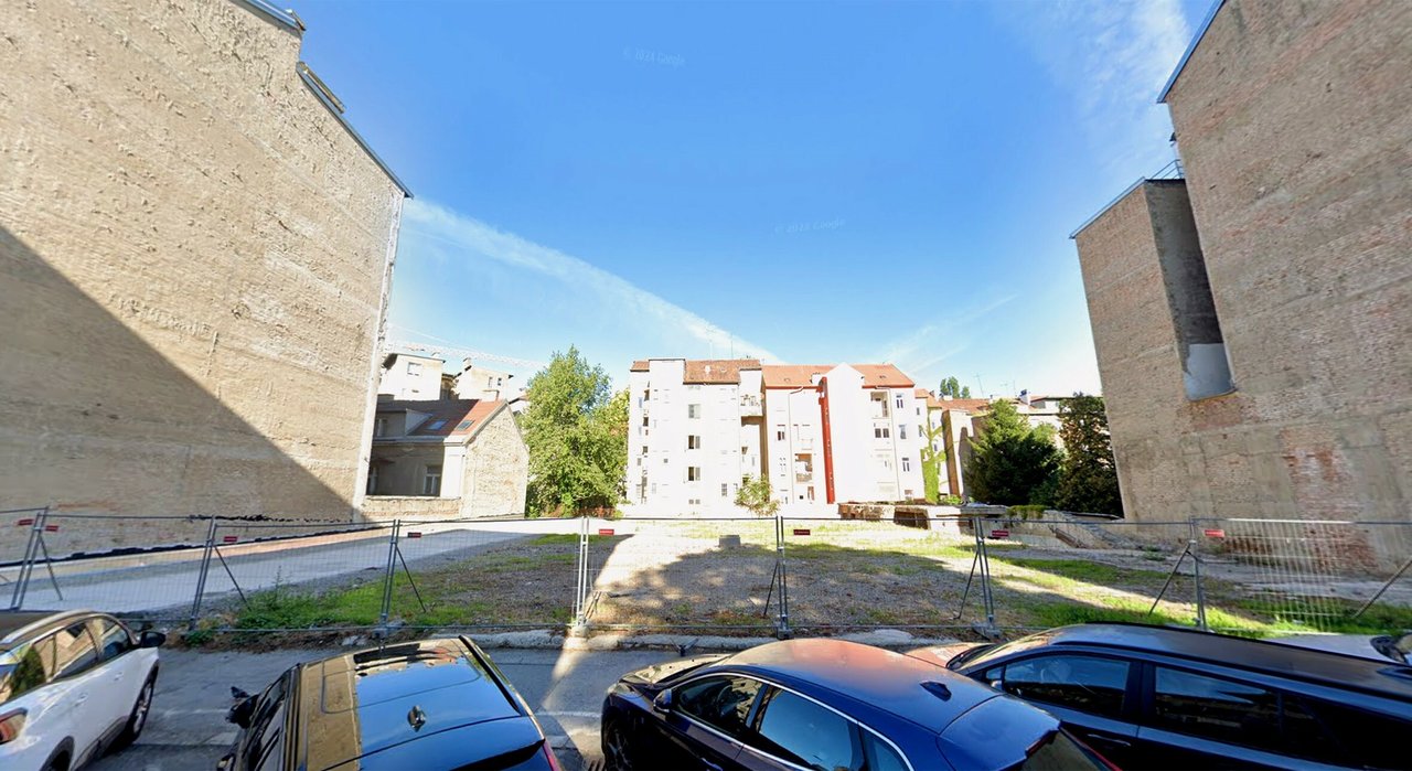 Die Agentur gibt Millionen für Miete aus, während ihr Grundstück im Stadtzentrum ungenutzt bleibt