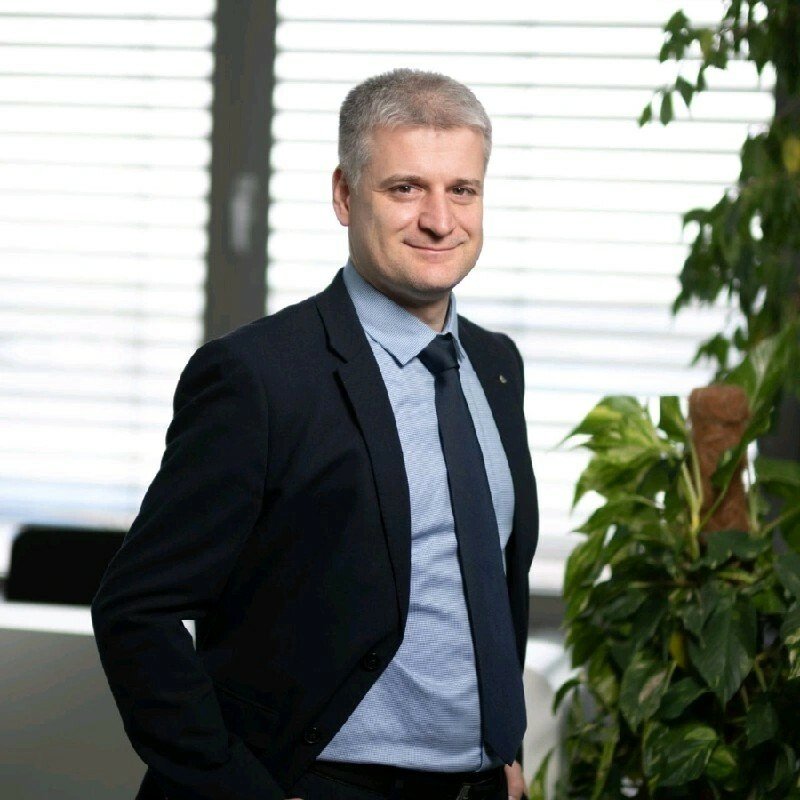 Eigentumsmanöver von Franjo Josić, Wechsel an der Spitze von Emil Frey Digital