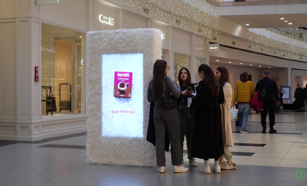 Die weichsten Barcaffè-Anzeigen bringen ein interaktives Erlebnis für die Bewohner von Zagreb