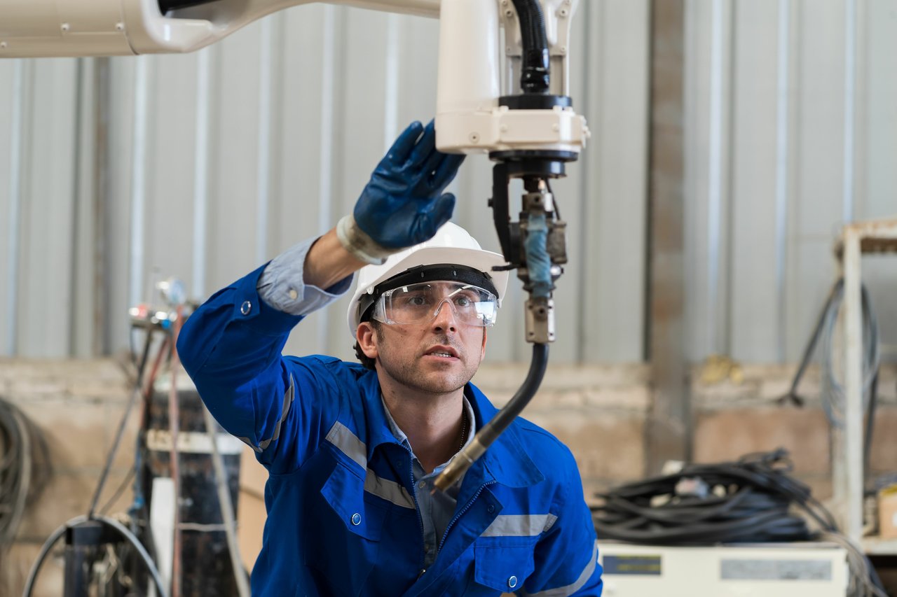 Kollaborative Roboter: Warum sie kosteneffektiver sind als traditionelle Automatisierung