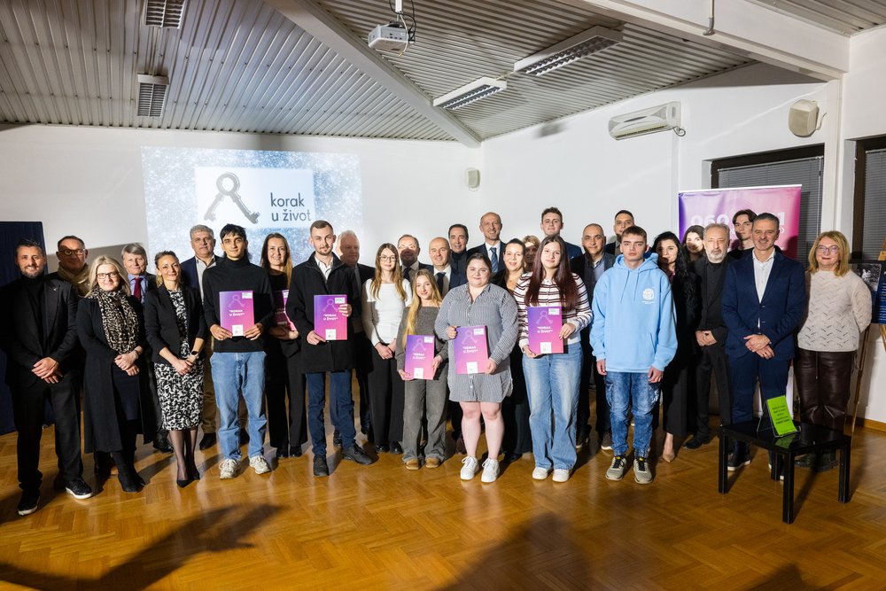 Humanitäre Aktion ‚Schritt ins Leben‘ Stipendien für junge Menschen auch in diesem Jahr