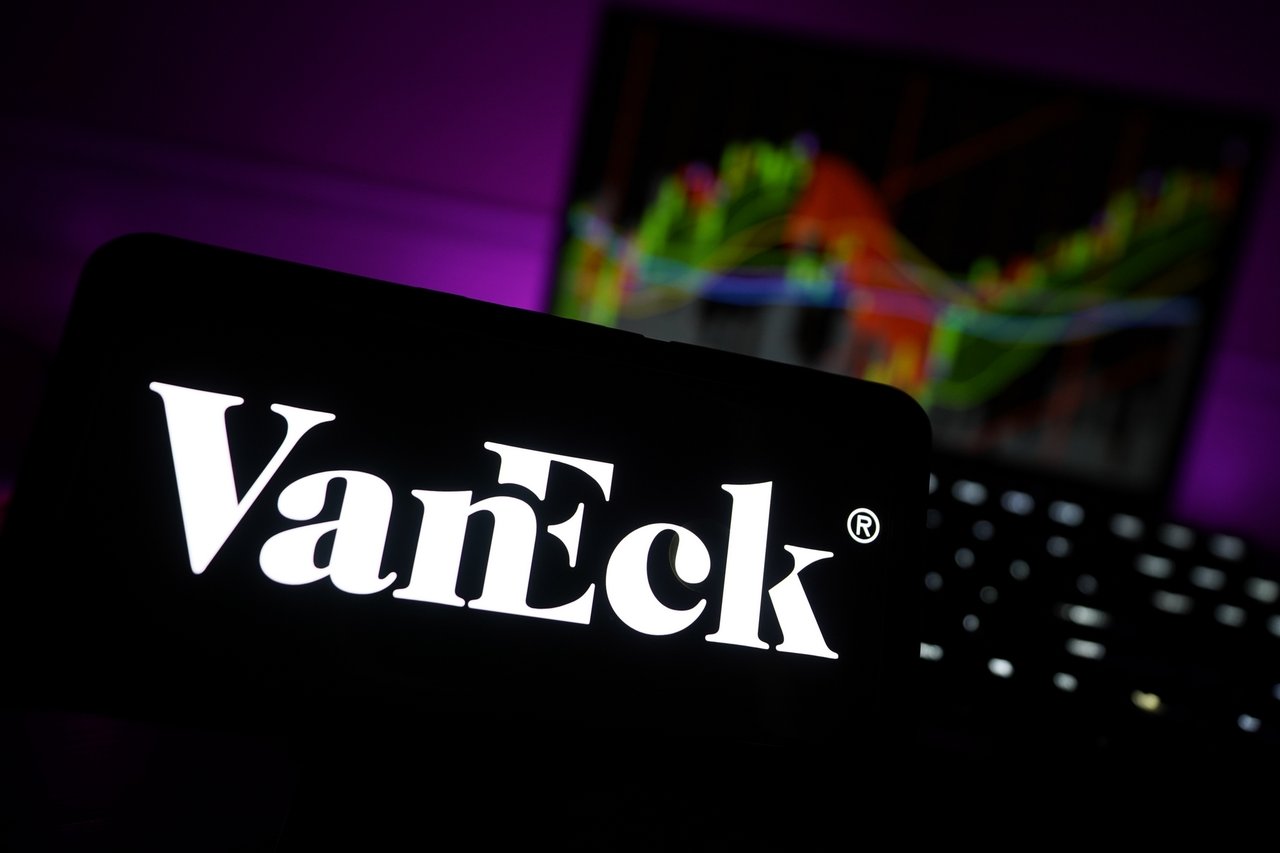 Jan van Eck Shares Bold Prediction That Bitcoin Has Hit Bottom