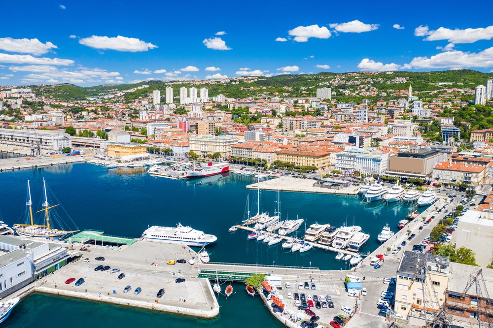 Rijeka avec Assistant IA et 20 Autobus Électriques Accélère le Développement Intelligent