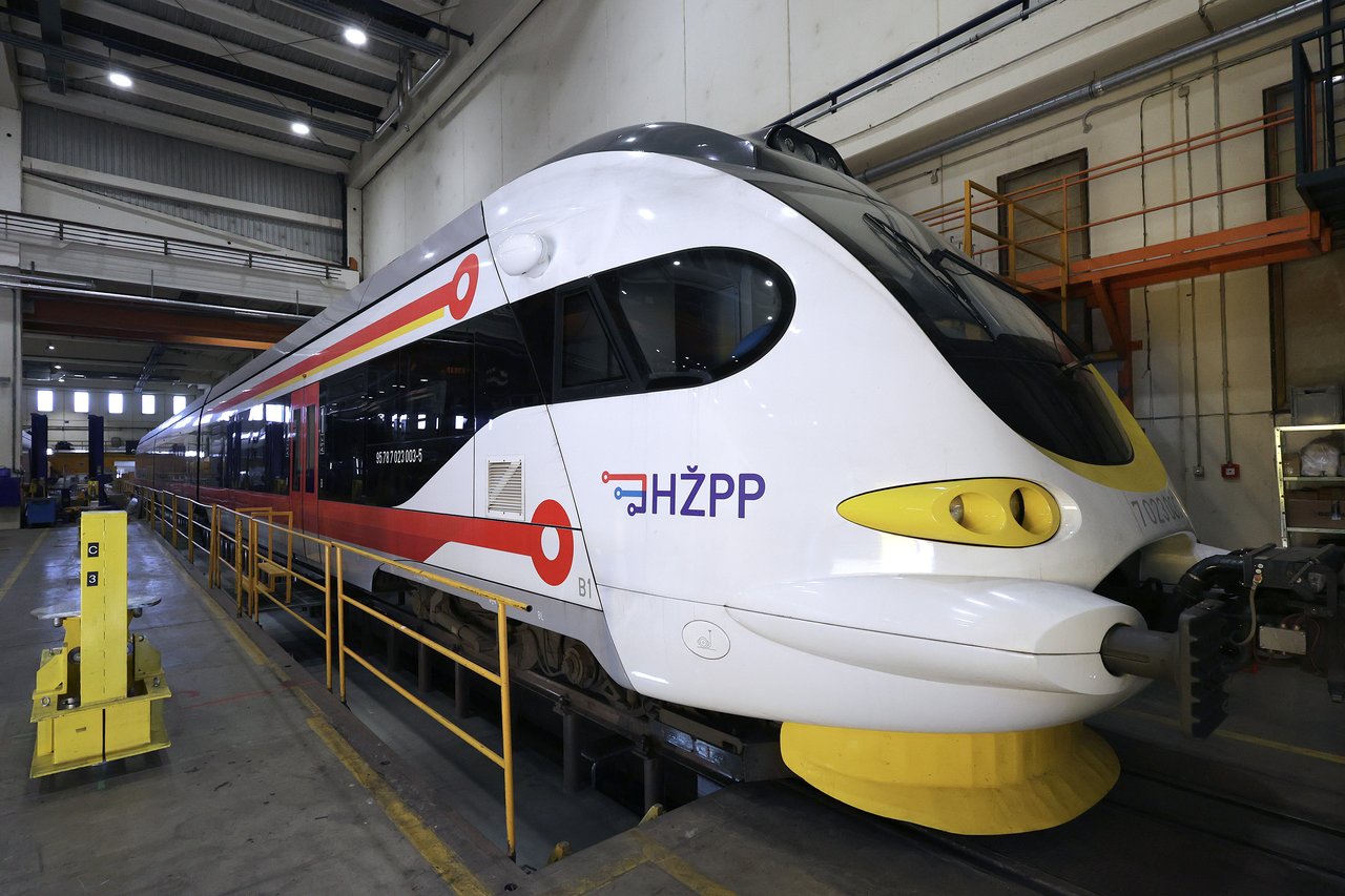 Končar builds six trains for the Zagreb–Split line, the first arrives in July