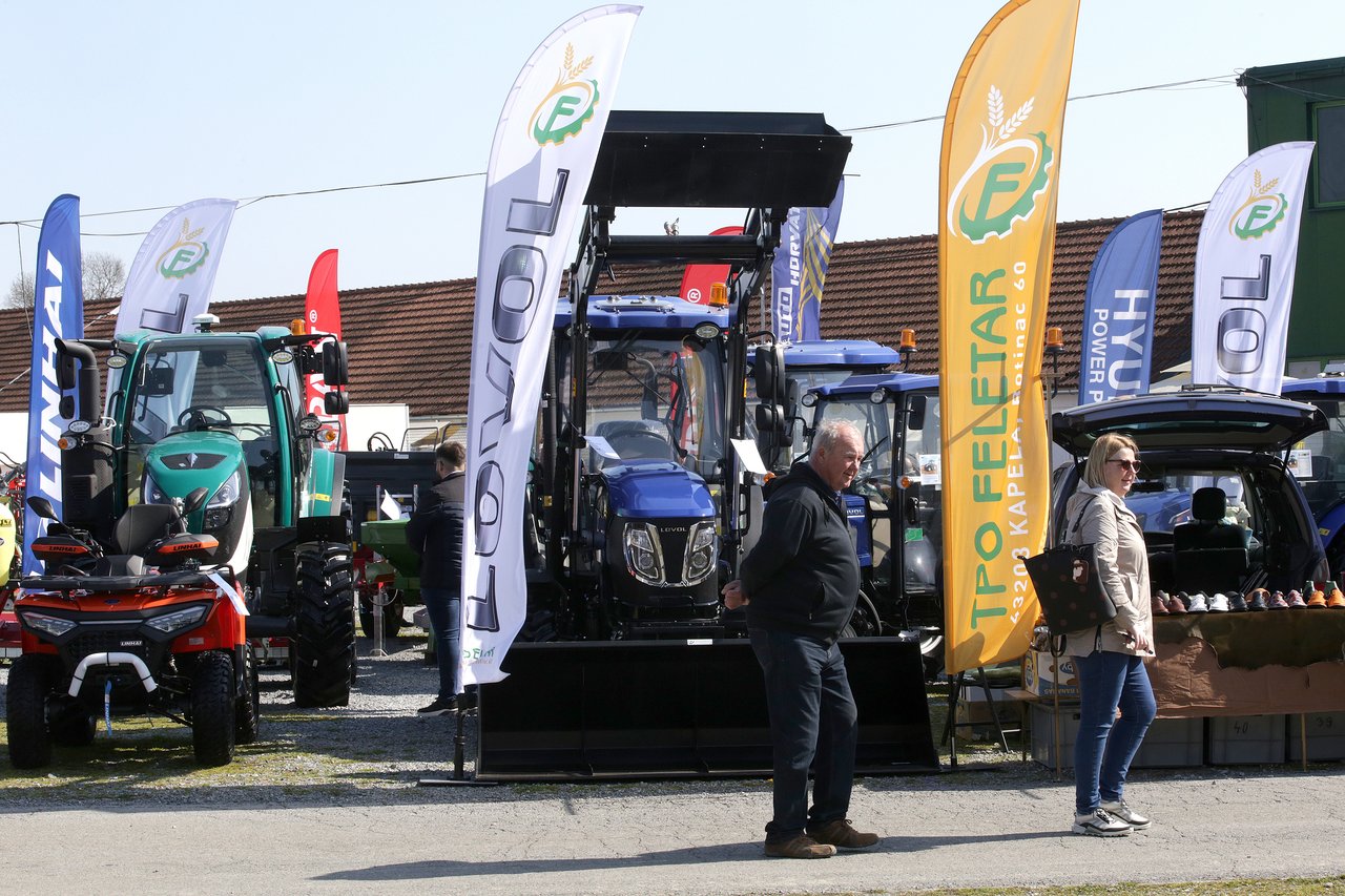 Tractor that plows itself for 165 thousand euros paired with goulash for 14 euros