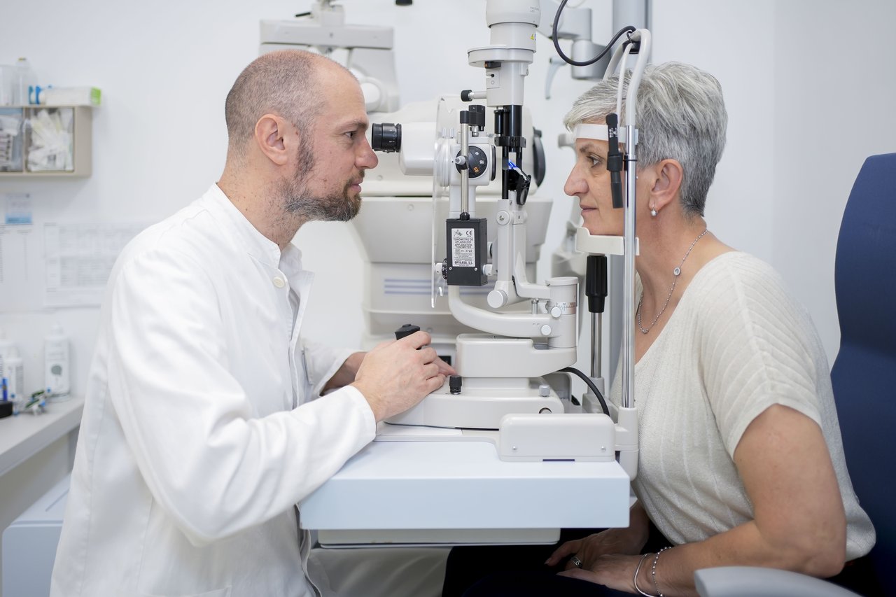 Schmerzfreies und kurzes Verfahren für Sehen ohne Brille