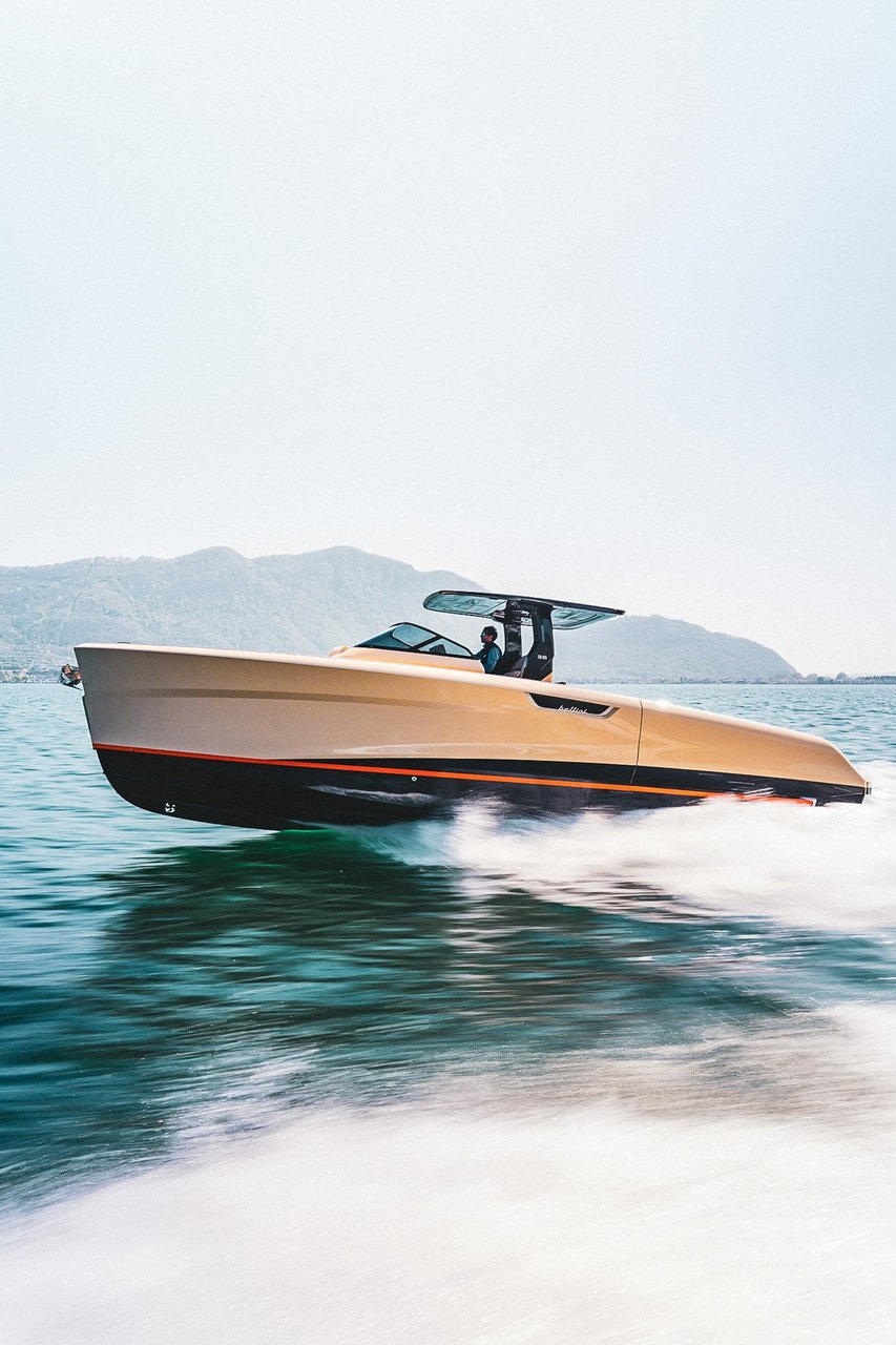 Italian ‘beach club at sea’: Bellini Astor 36 arrives in the Adriatic
