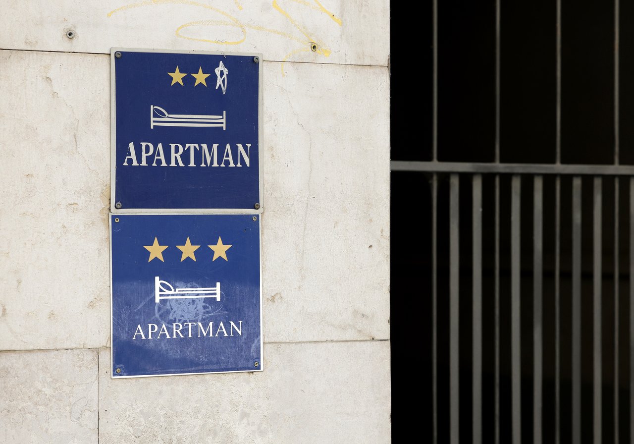 Inspectors Discover 122 Illegal Renters, Seize 344 Thousand Euros