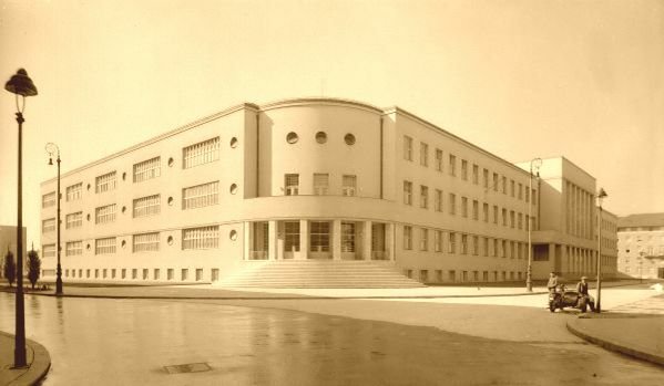 First High School: How the Classical Gymnasium Was Established and Remained Elite