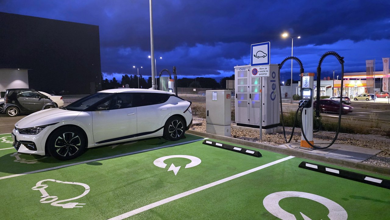 Qelo Élargit son Réseau : De Nouvelles Stations de Recharge Ultra-Rapides Arrivent à Knin et Sinj