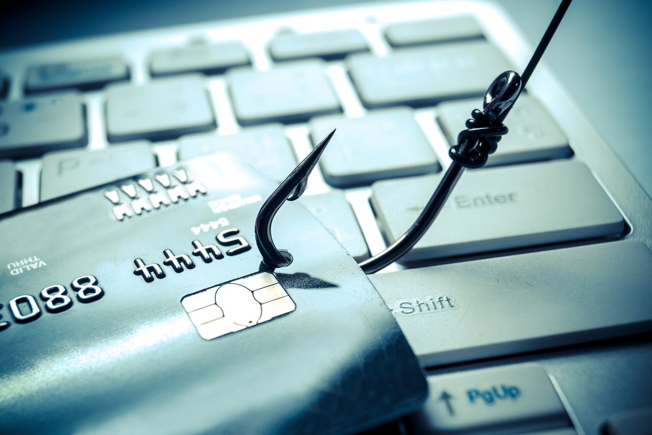 <p>Vishing, phishing i smishing</p>