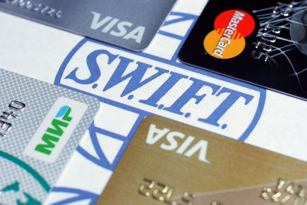 Swift Introduces Blockchain, 17 Banks Testing Payments on Weekends