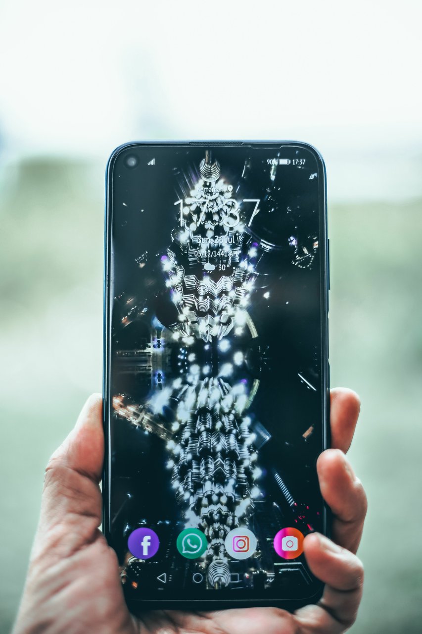 Un Réseau avec des Sens Arrive : 6G Voit à Travers les Murs