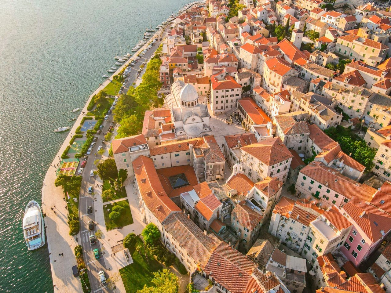 La Poste Croate Vend un Bâtiment à Šibenik : Prix Réduit de 452 000 Euros