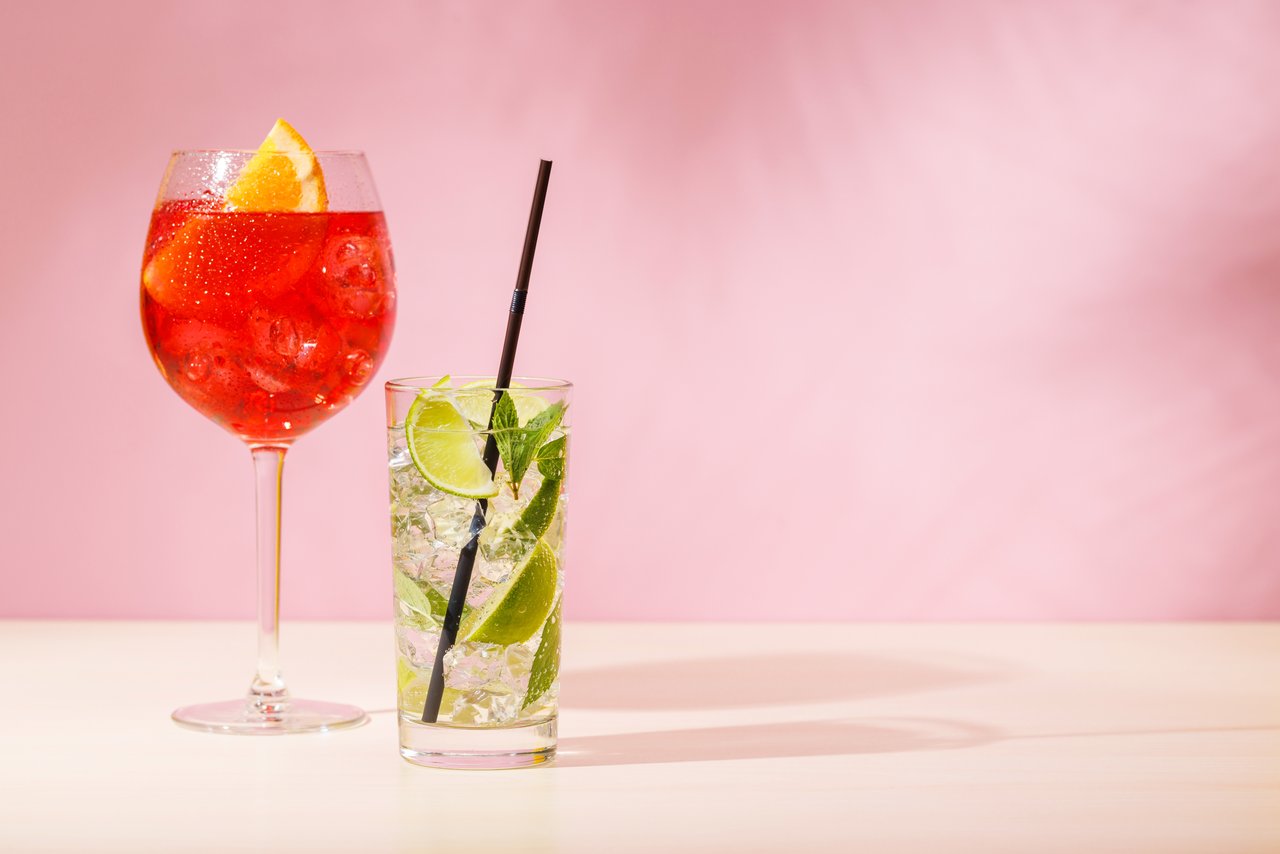 Hugo Spritz contre Aperol : Un nouveau roi des cocktails est-il en train de naître ?