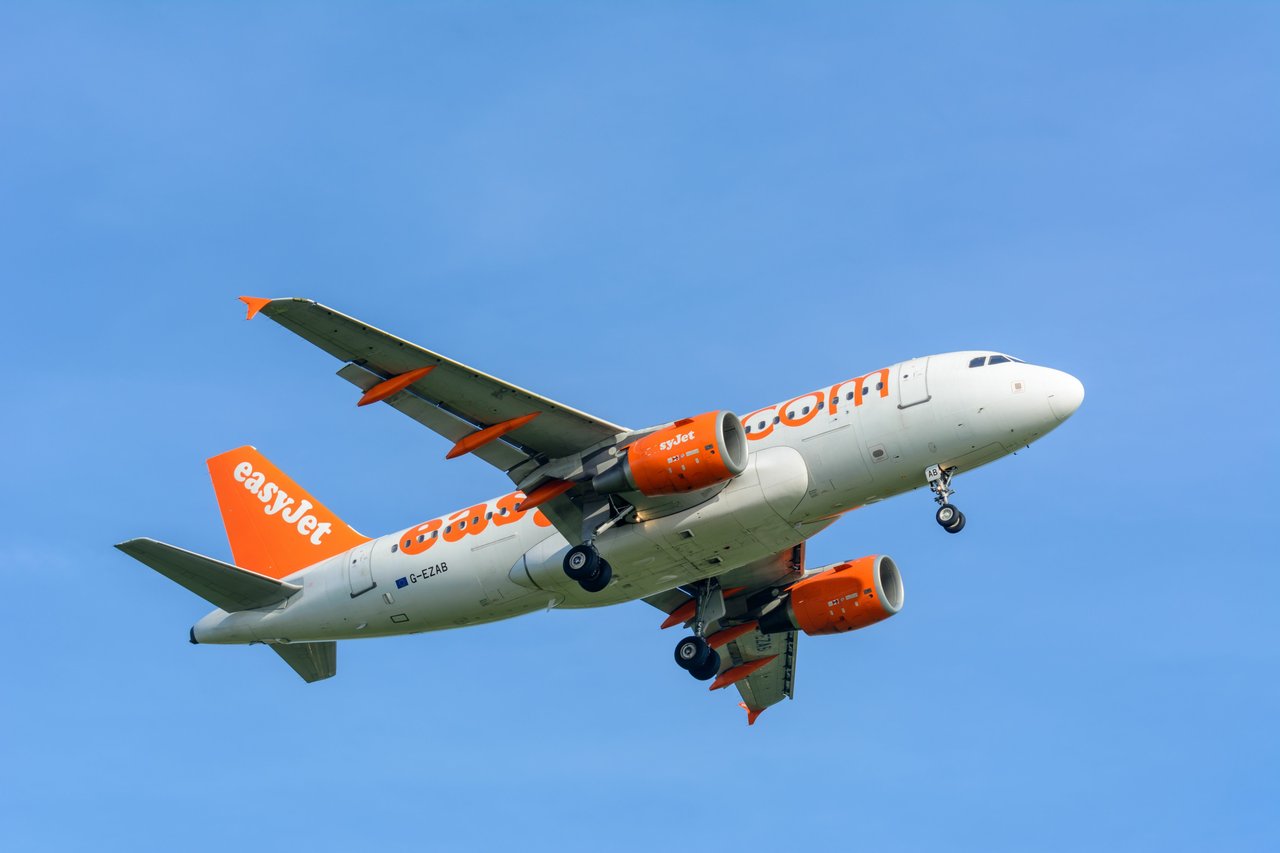 Apollo acquiert easyJet pour 7,7 milliards de dollars, Castlelake se retire