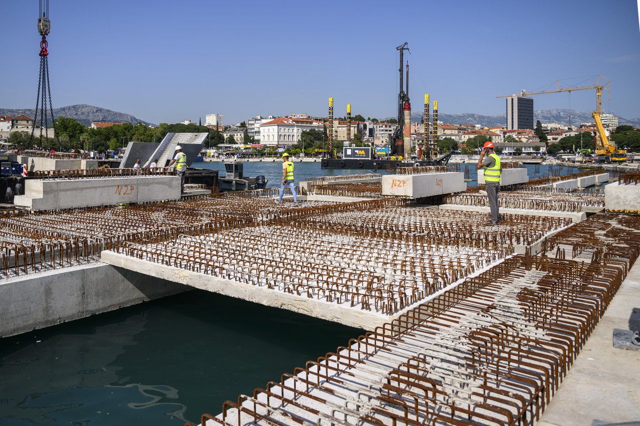 Knowledge and Experience as the Most Important Machines on the Construction Site