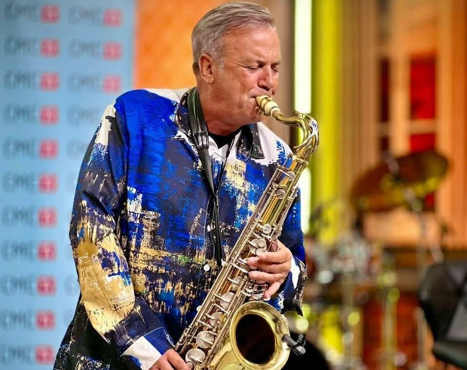 Kentbank mit den Klängen des Saxophons, endlich Bubalo am Steuer von Bubalos Raben