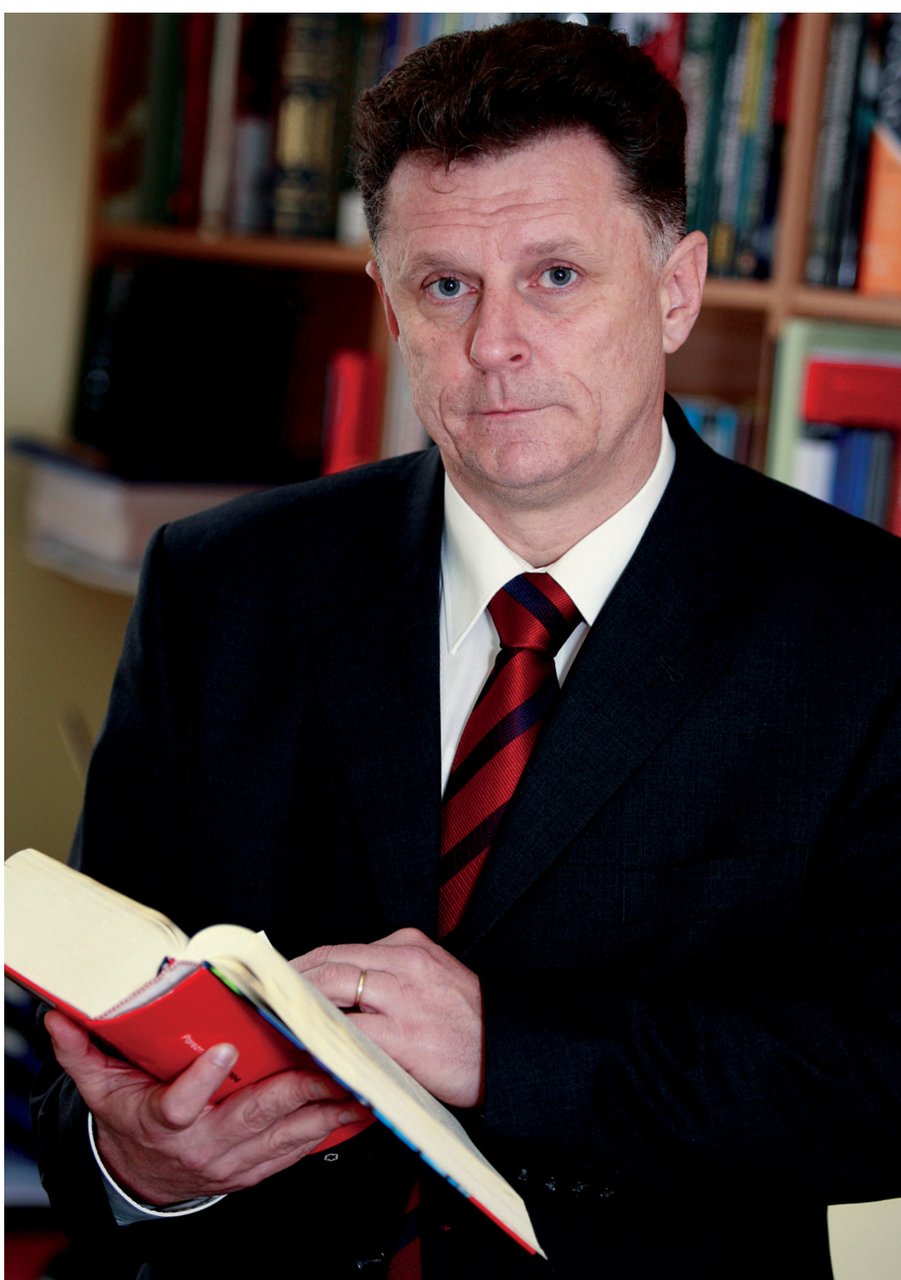 HRVOJE ZGOMBIĆ Konzultant za jugosferu