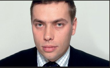 Iza Budućeg Fonda Honestasa Stoji Dominik Lice