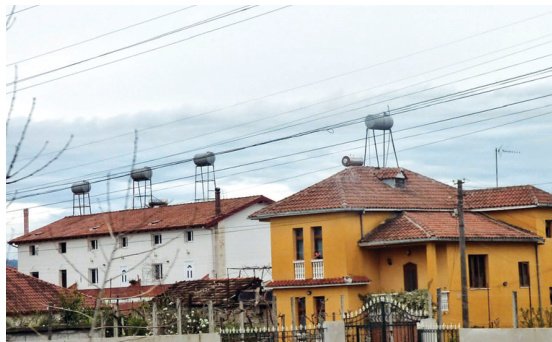 Dvanaest sati do Tirane
