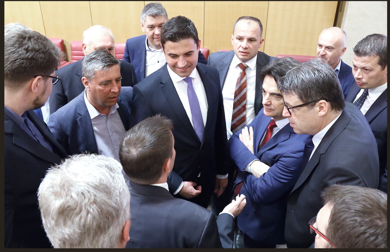 Poplava političkih povratnika