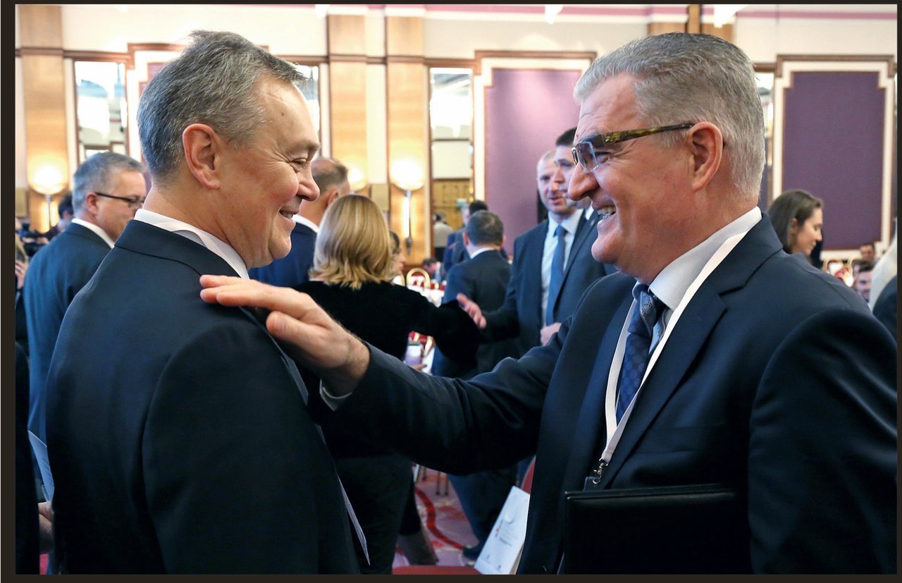 Svaki političar hoće svoju kolonu